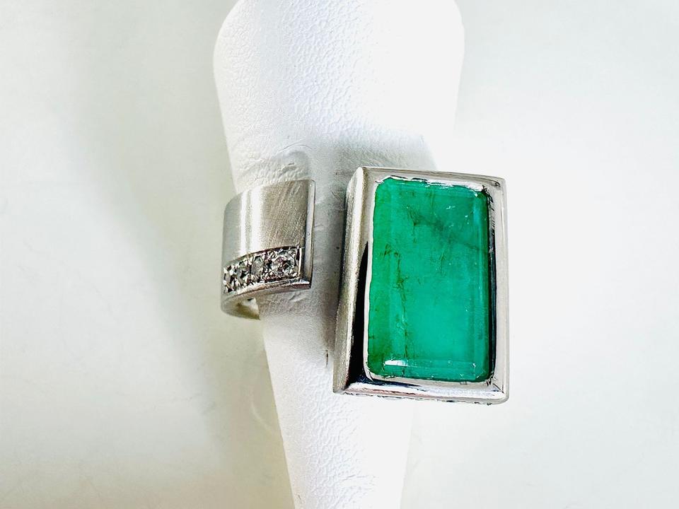 Ring 585/- Weißgold mit Smaragd und Brillianten 0,50 ct Handar – Bild 2