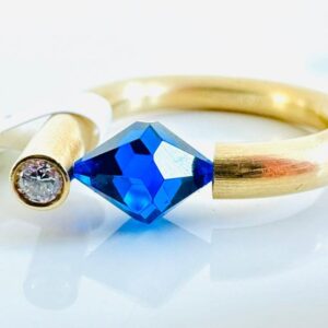 Ring 750/- Gold mit Brillant 0,07 ct  und Blauen Stein Handarbeit