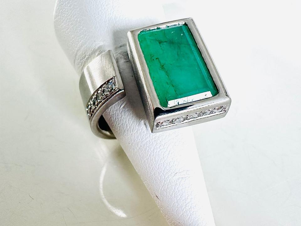 Ring 585/- Weißgold mit Smaragd und Brillianten 0,50 ct Handar – Bild 7