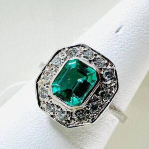 Ring 585/- Weißgold mit Smaragd und Brillianten