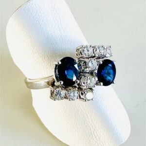 Ring 750/- Weißgold mit Saphir und 8 Brillanten 0,46 ct Tw/Lupenr