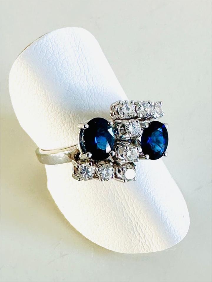 Ring 750/- Weißgold mit Saphir und 8 Brillanten 0,46 ct Tw/Lupenr