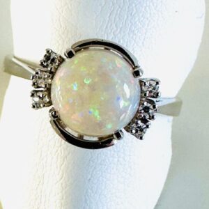 Ring 585/- Weißgold mit Opal und Brillanten 0,05 ct W/si