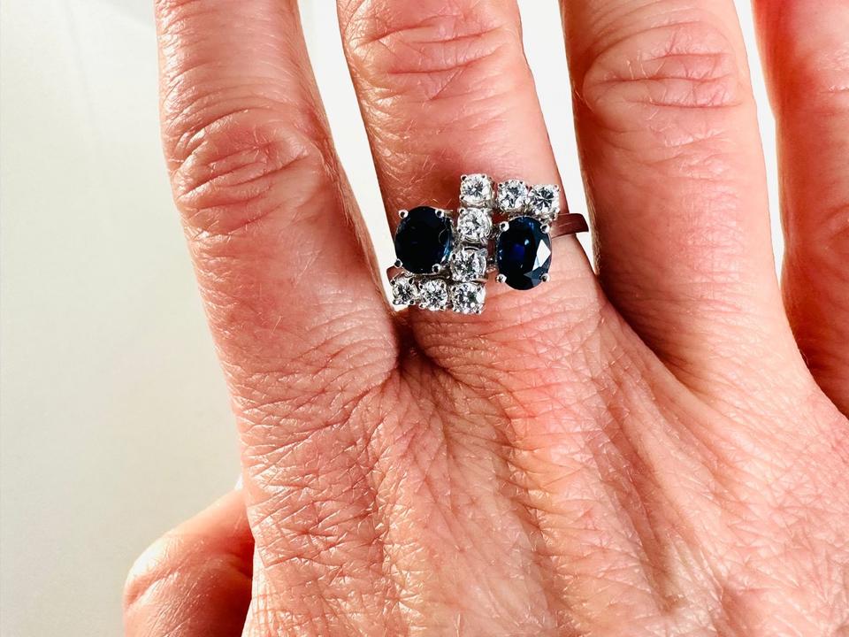 Ring 750/- Weißgold mit Saphir und 8 Brillanten 0,46 ct Tw/Lupenr – Bild 2