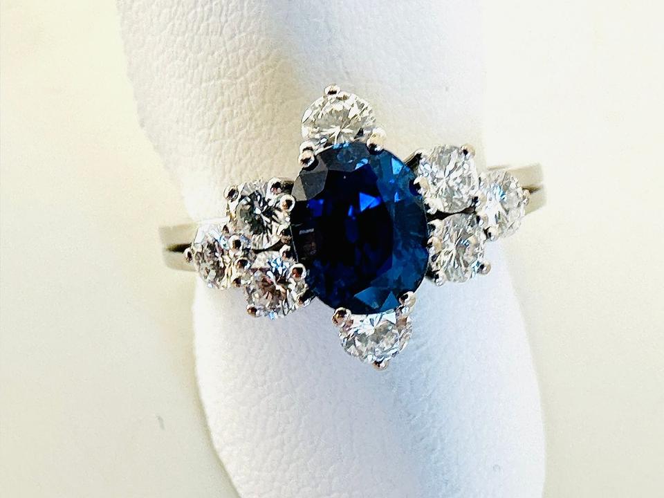 Ring 750/- Weißgold mit Brillanten 0,78 ct Tw/Lupenr, und Saphir